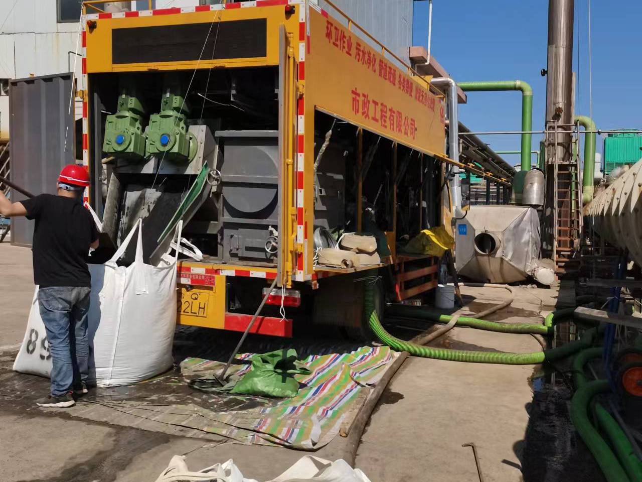 乐陵淤泥压干处理